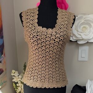 Chic Crochet Sleeveless Top in gold shimmer